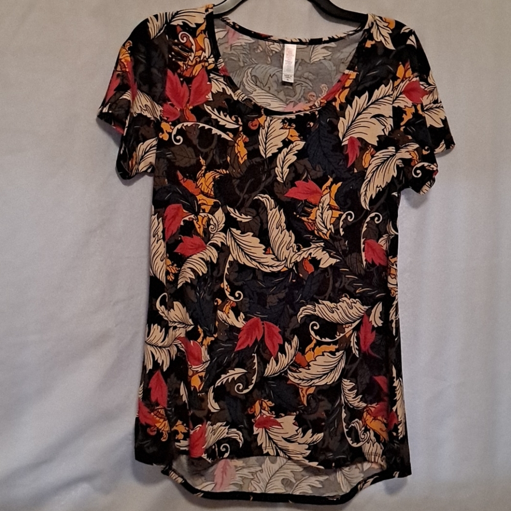 NWT LuLaRoe classic tee. Fits like medium